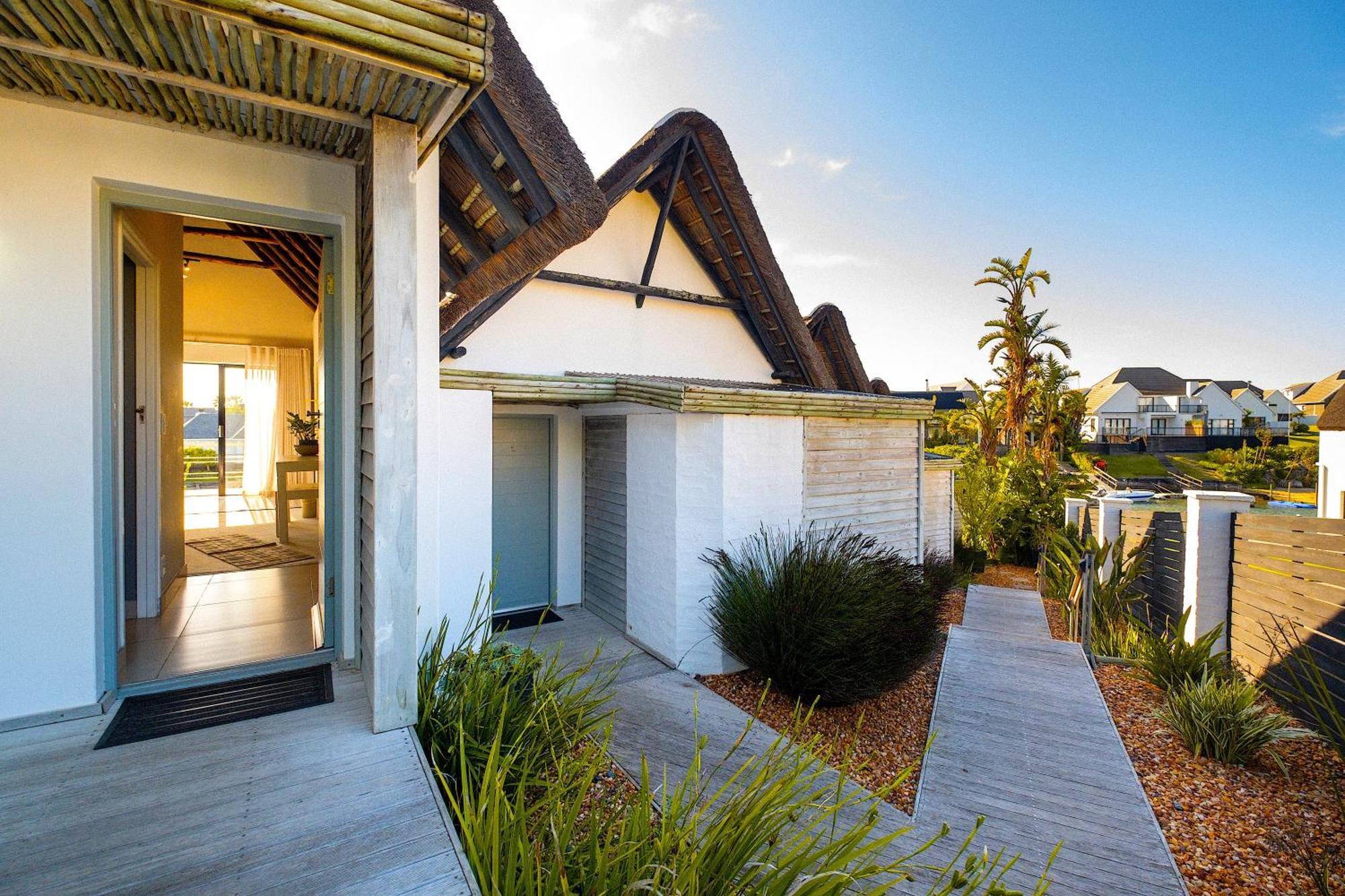 Canal Guest House - Waterfront Boutique Bed & Breakfast - Solar Power St Francis Bay Zewnętrze zdjęcie